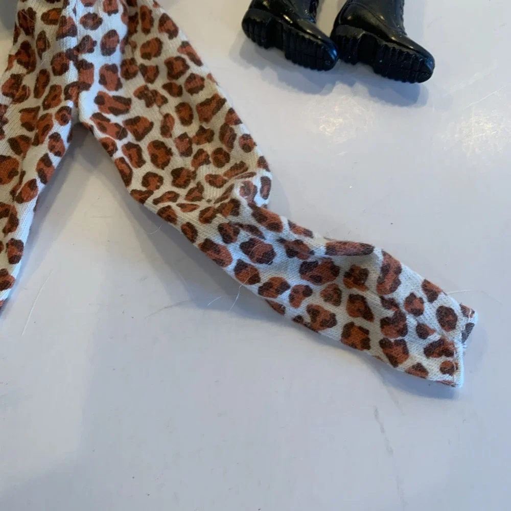 Barbie Fashion Avenue Boutique Gold Jacket, Animal Print Pants,‎ Boots